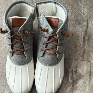 Womens Nautica  White/ Grey Duck boots